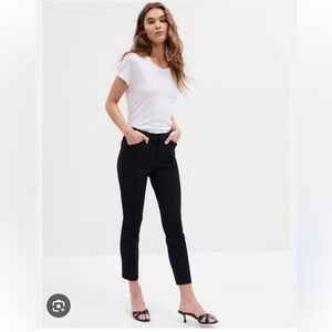 💕3/$25💕 GAP Slim City Crop Pants